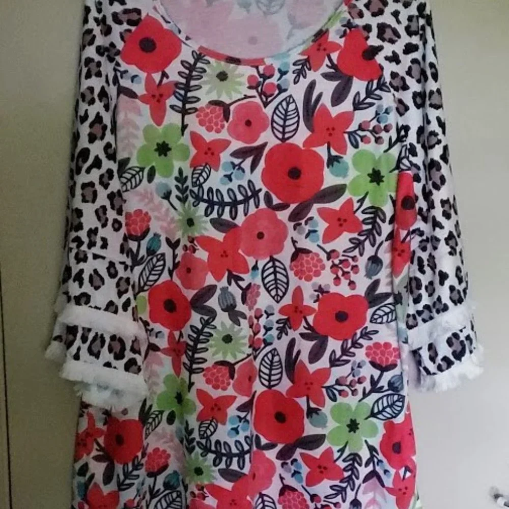 Boho Mixed Print Tunic Size 2XL Animal and Floral Super Fun! - Picture 5 of 7